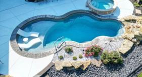 Fiberglass-freeform-pool-with-spa